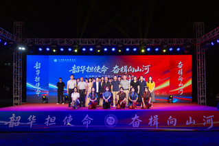 英甲举办2026级迎新晚会